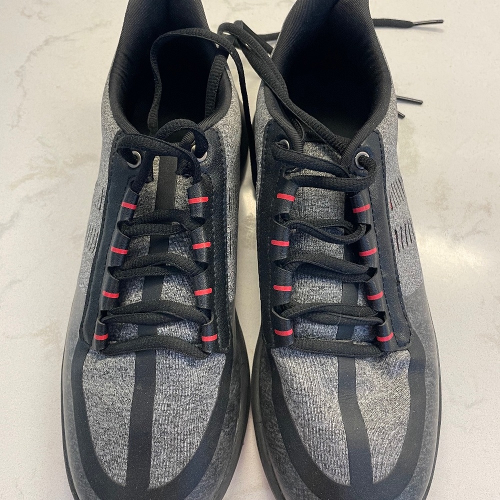 Strikeforce Men’s size 8 bowling shoes